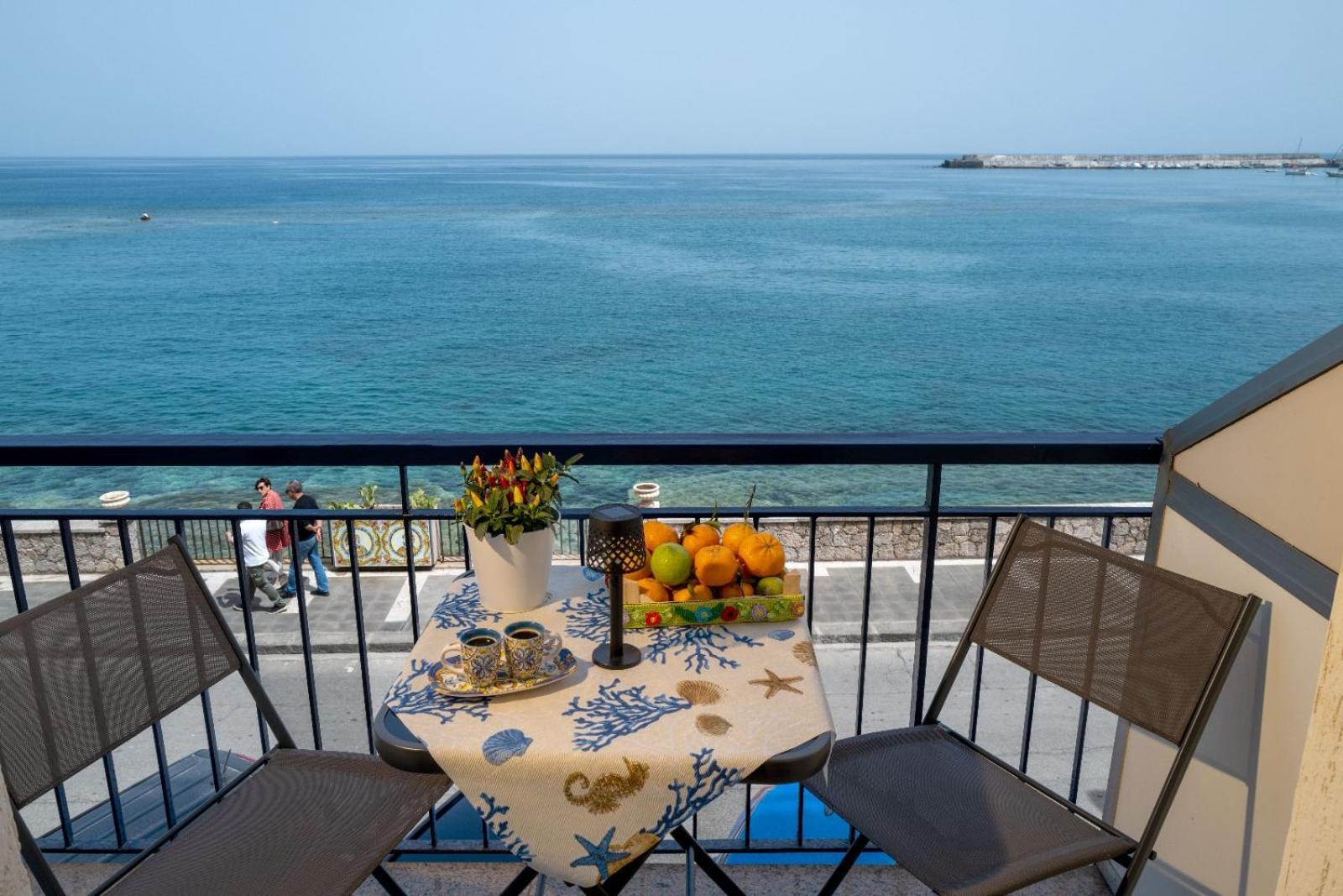 Zia Rina Apartment Naxos Giardini Naxos Exteriör bild